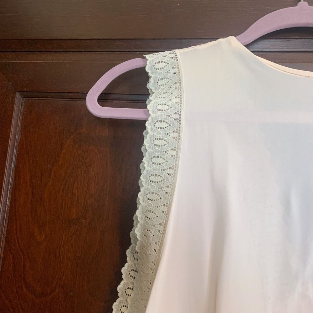 Vintage 70s light pink sleeveless nightgown slip dress with white lace trim - Picture 5 of 9